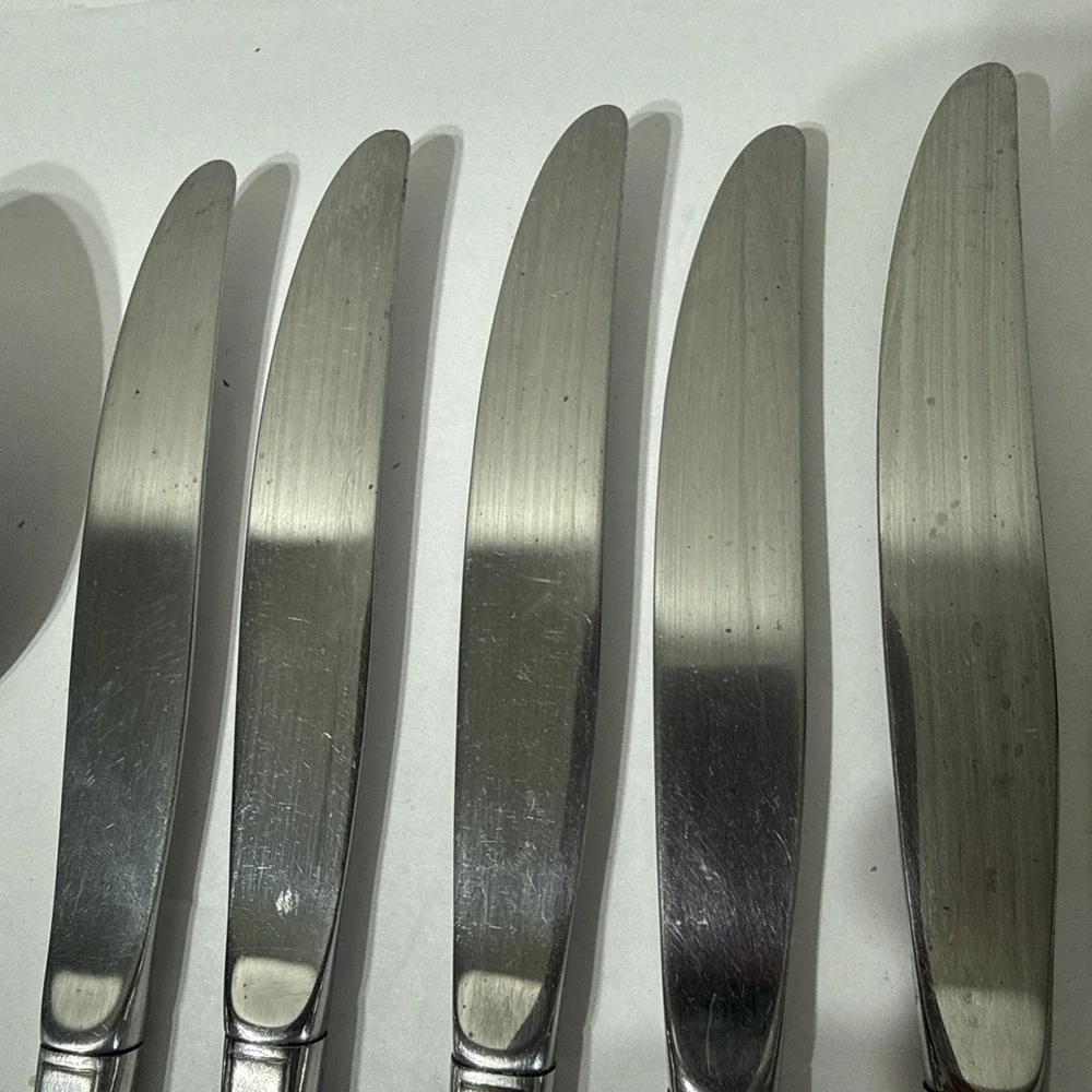 Oneida ASHMORE Stainless Flatware Forks Salad Table Knives Serv Spoon 12pc LOT